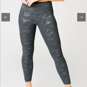 Zyia brushed gray camo 7/8in leggings